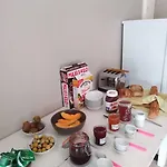 Les Hotes Du Paradis Bed & Breakfast