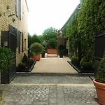 Les Hotes Du Paradis