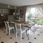 Les Hotes Du Paradis Bed & Breakfast