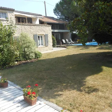 Bed & Breakfast Les Hotes Du Paradis Forges (Charente-Maritime)
