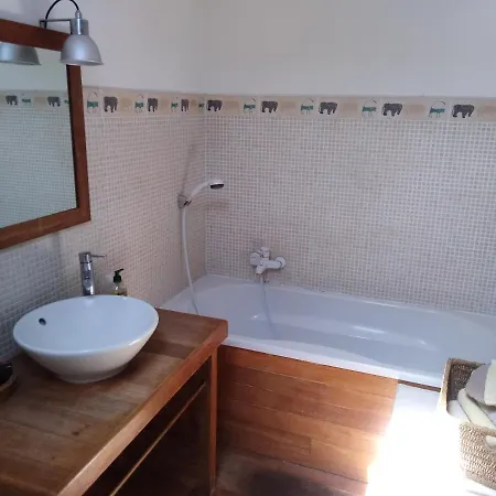 Les Hotes Du Paradis Forges (Charente-Maritime)