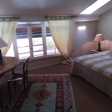 Les Hotes Du Paradis Bed & Breakfast