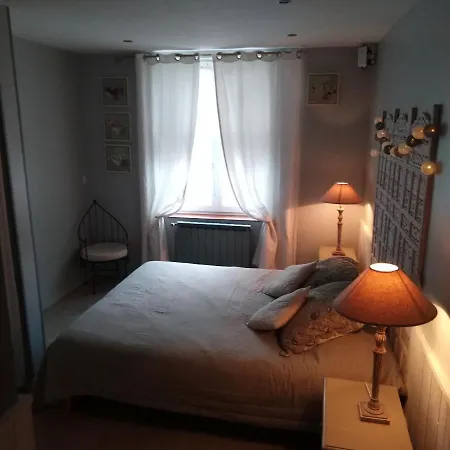 Les Hotes Du Paradis Bed & Breakfast