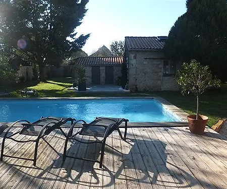 Les Hotes Du Paradis Bed & Breakfast 3*