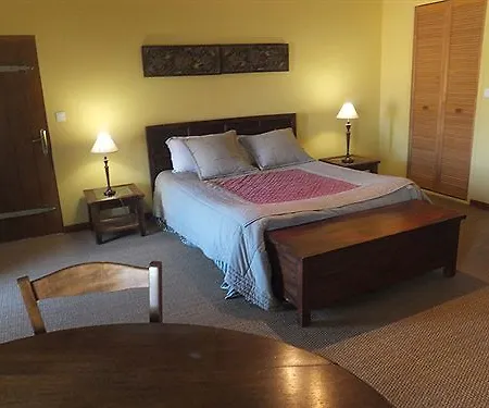 Les Hotes Du Paradis Bed & Breakfast Forgès