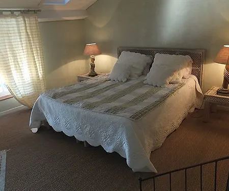 Les Hotes Du Paradis Bed & Breakfast