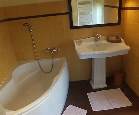 Les Hotes Du Paradis Bed & Breakfast 3*