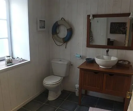 Les Hotes Du Paradis Bed & Breakfast