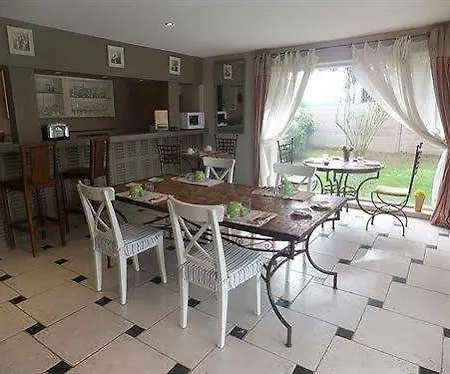 Les Hotes Du Paradis Bed & Breakfast
